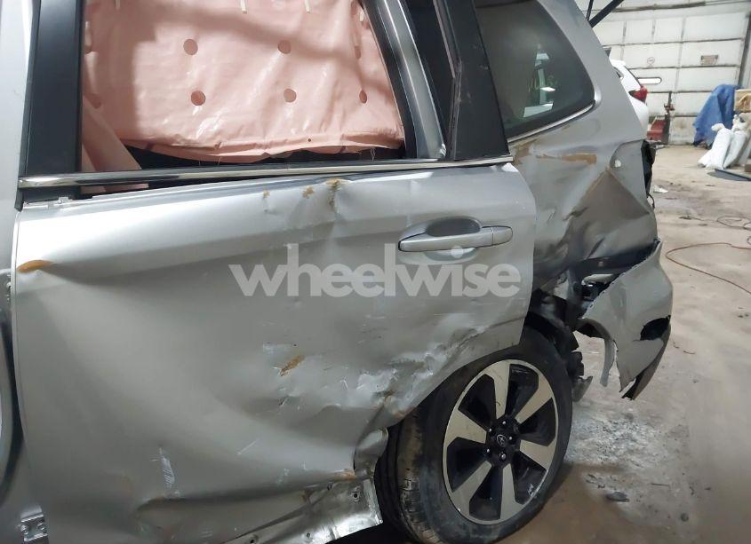 Photo 6 of 2018 Subaru Forester 2.5I LIMITED (VIN JF2SJARC5JH426425)