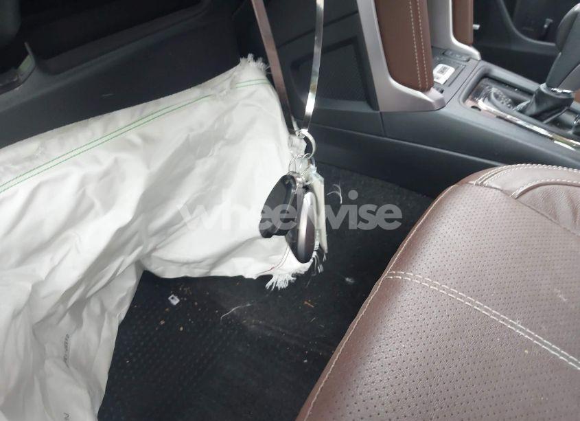 Photo 11 of 2018 Subaru Forester 2.0XT TOURING (VIN JF2SJGWC1JH499637)