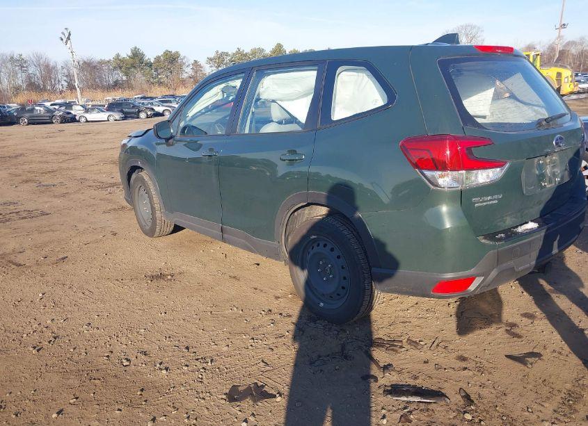 Photo 3 of 2022 Subaru Forester (VIN JF2SKAAC1NH493361)