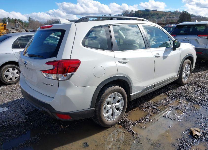 Photo 4 of 2019 Subaru Forester (VIN JF2SKACC0KH449943)