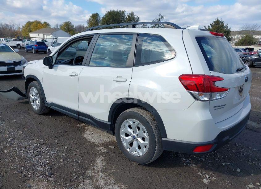 Photo 3 of 2019 Subaru Forester (VIN JF2SKACC3KH458202)