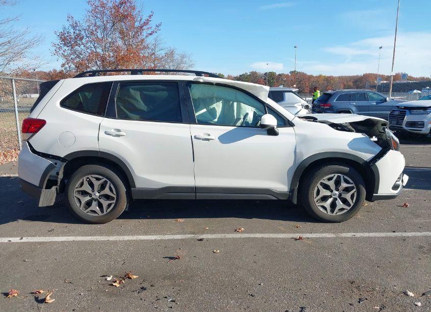 Photo 13 of 2024 Subaru Forester PREMIUM (VIN JF2SKACC3RH440485)