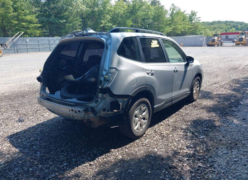 Photo 4 of 2019 Subaru Forester (VIN JF2SKACC5KH468584)