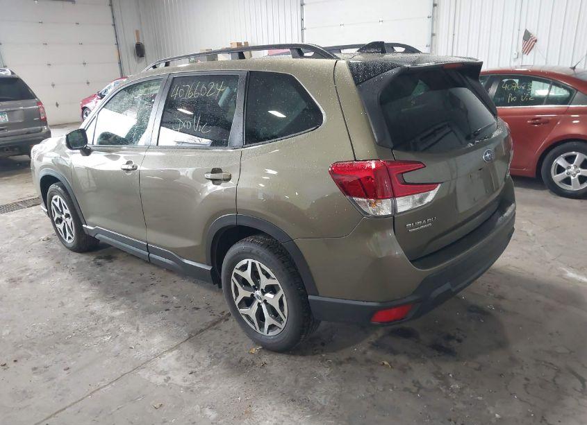 Photo 3 of 2024 Subaru Forester PREMIUM (VIN JF2SKACC7RH408512)