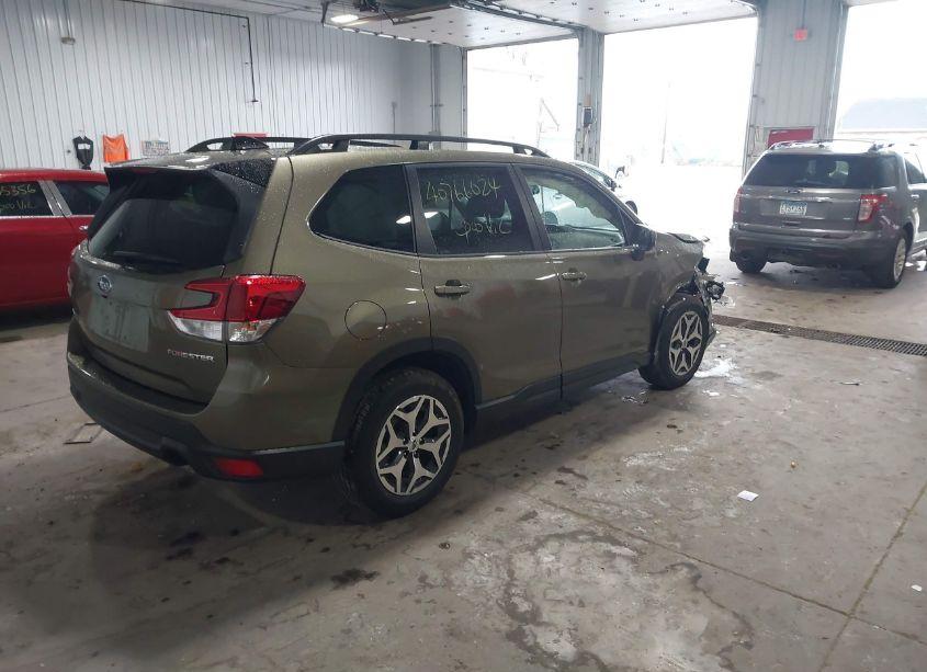 Photo 4 of 2024 Subaru Forester PREMIUM (VIN JF2SKACC7RH408512)