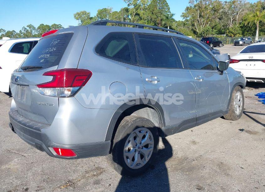 Photo 4 of 2019 Subaru Forester N/A (VIN JF2SKACC8KH459703)