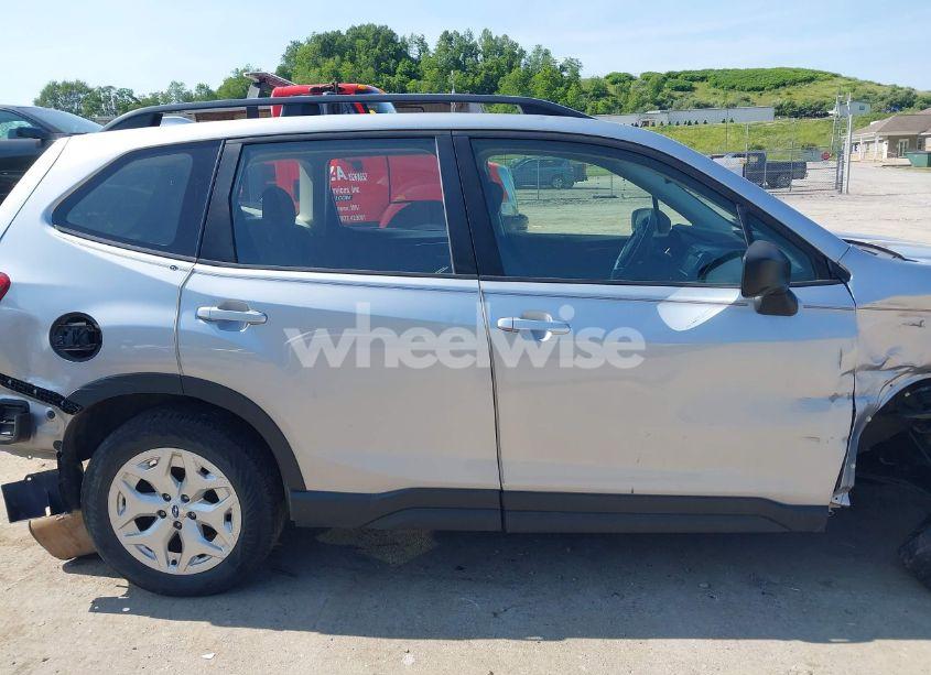 Photo 18 of 2019 Subaru Forester (VIN JF2SKACC8KH474136)