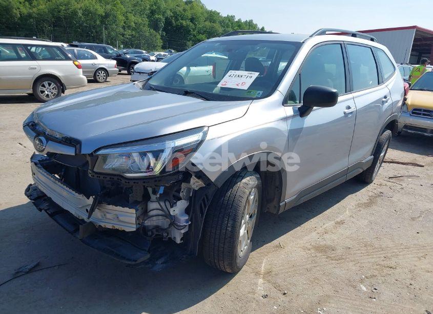 Photo 2 of 2019 Subaru Forester (VIN JF2SKACC8KH474136)