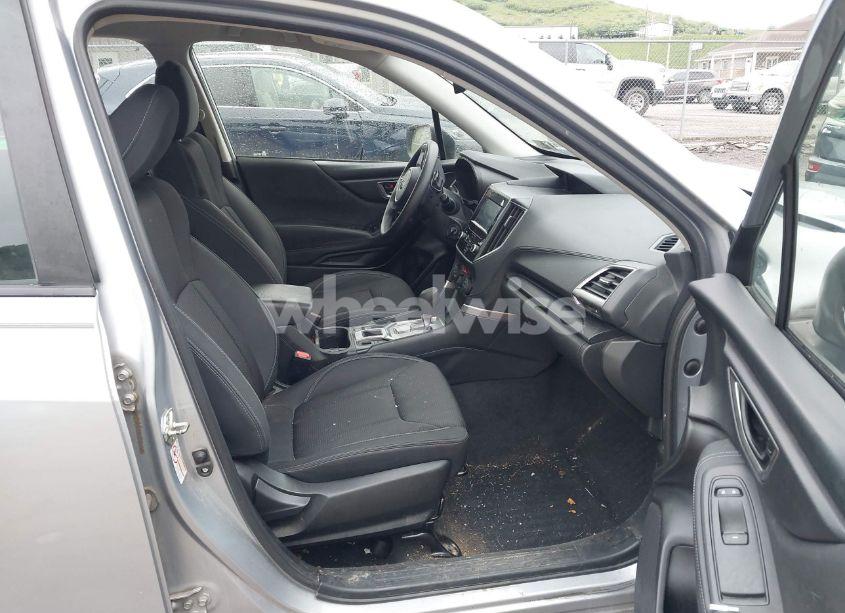 Photo 5 of 2019 Subaru Forester (VIN JF2SKACC8KH474136)