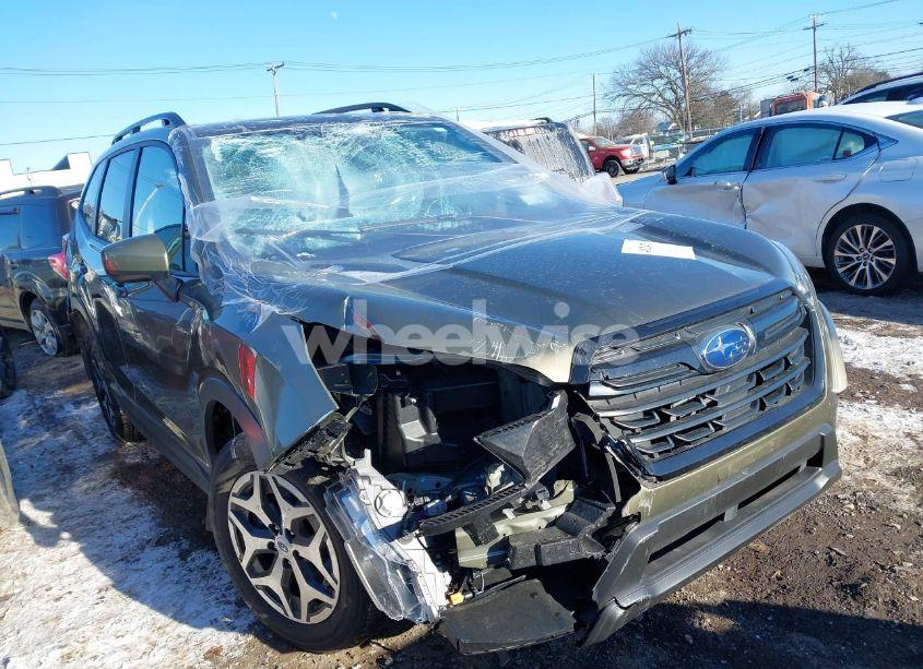 2024 Subaru Forester PREMIUM (VIN JF2SKACC8RH516864) main photo