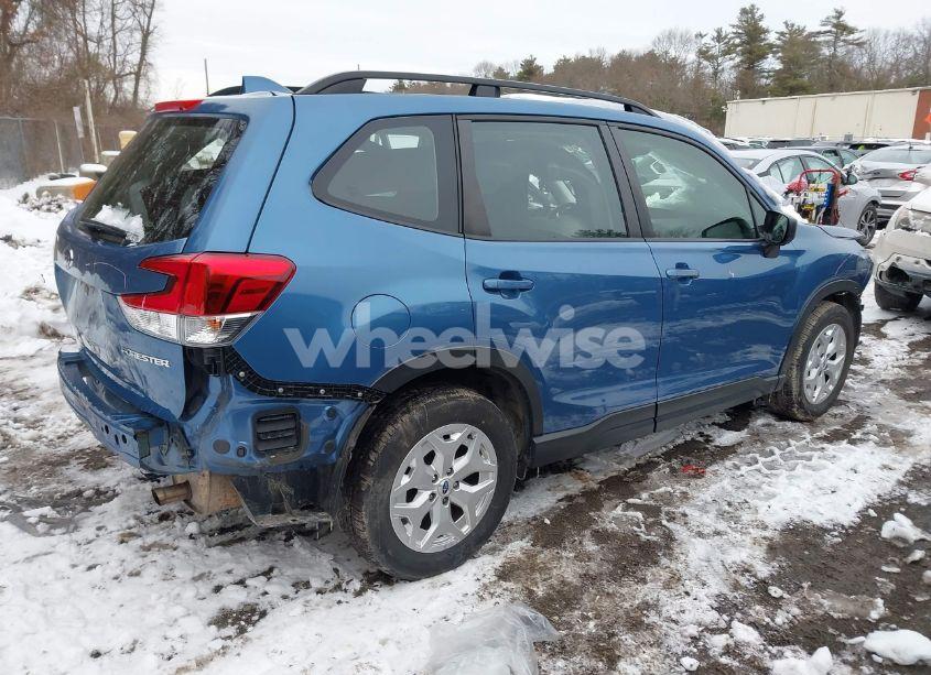 Photo 4 of 2019 Subaru Forester (VIN JF2SKACC9KH546395)