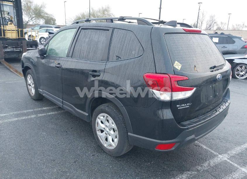 Photo 3 of 2019 Subaru Forester (VIN JF2SKACC9KH553718)