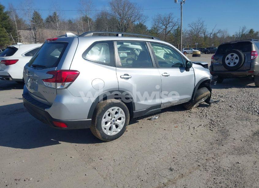 Photo 4 of 2019 Subaru Forester N/A (VIN JF2SKACCXKH410907)