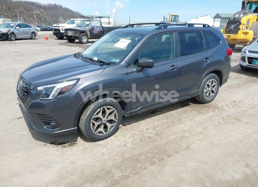 Photo 2 of 2022 Subaru Forester PREMIUM (VIN JF2SKADC0NH448357)