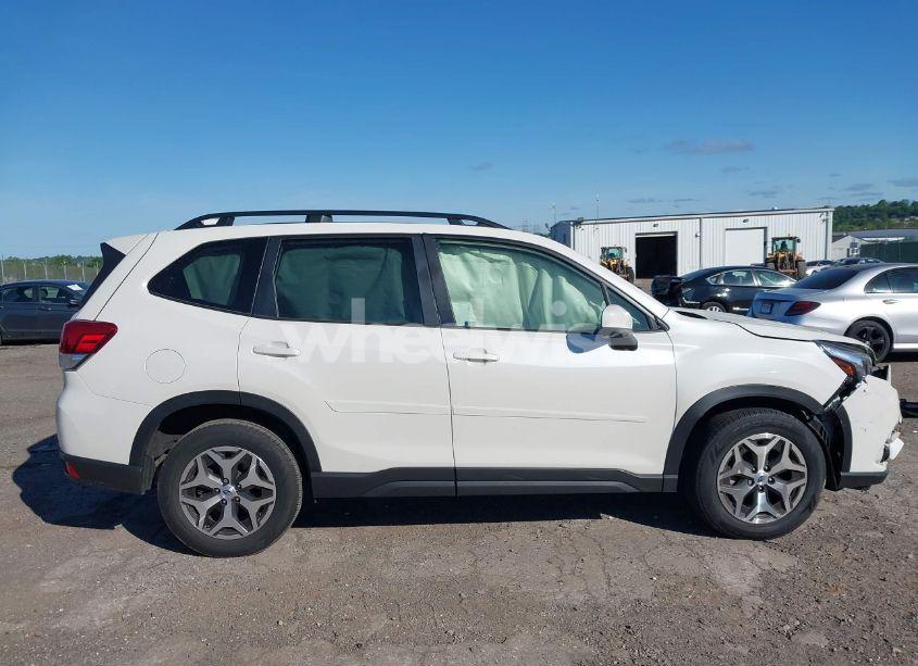 Photo 12 of 2022 Subaru Forester PREMIUM (VIN JF2SKADC0NH492763)