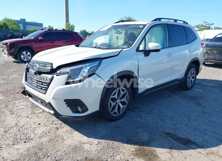 Photo 2 of 2022 Subaru Forester PREMIUM (VIN JF2SKADC0NH492763)