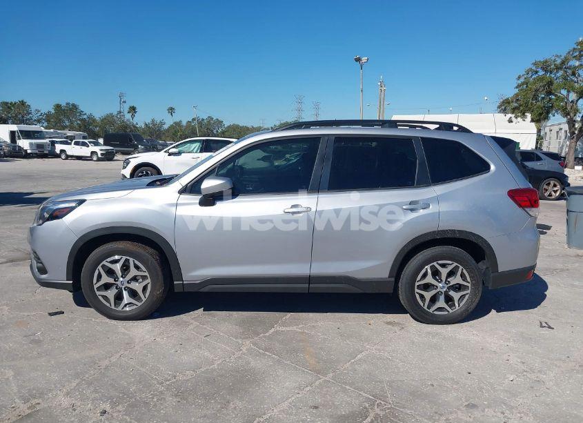 Photo 14 of 2024 Subaru Forester PREMIUM (VIN JF2SKADC0RH454469)