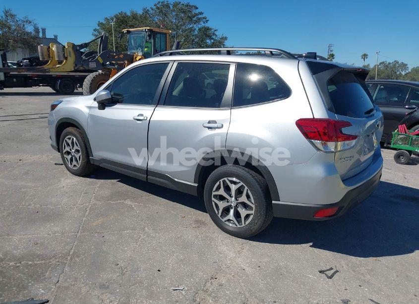 Photo 3 of 2024 Subaru Forester PREMIUM (VIN JF2SKADC0RH454469)