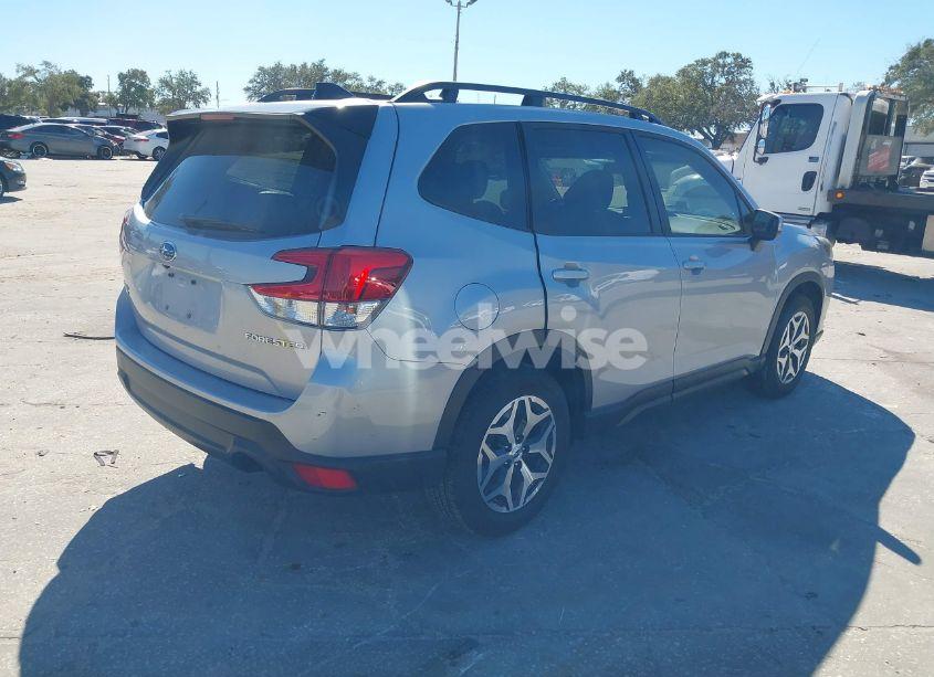 Photo 4 of 2024 Subaru Forester PREMIUM (VIN JF2SKADC0RH454469)