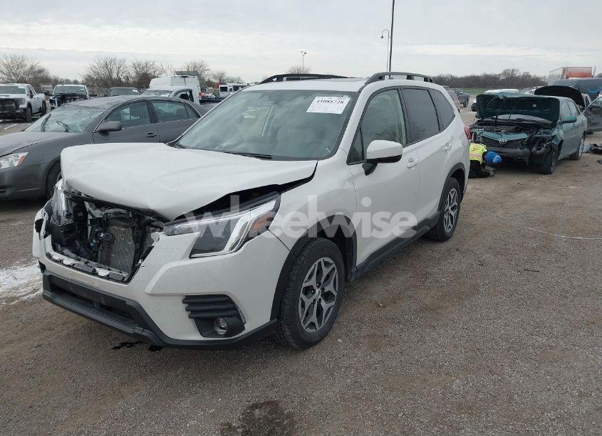Photo 2 of 2024 Subaru Forester PREMIUM (VIN JF2SKADC1RH428768)