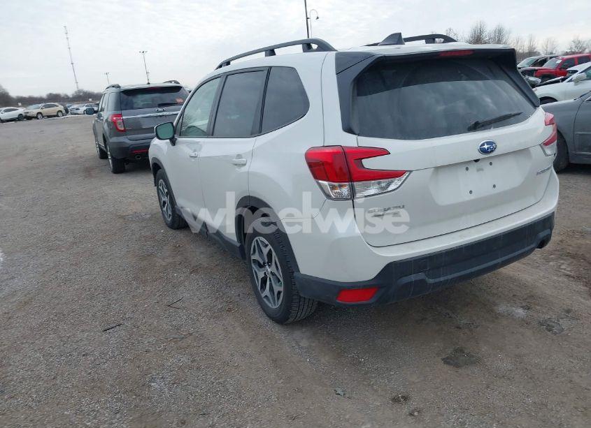 Photo 3 of 2024 Subaru Forester PREMIUM (VIN JF2SKADC1RH428768)