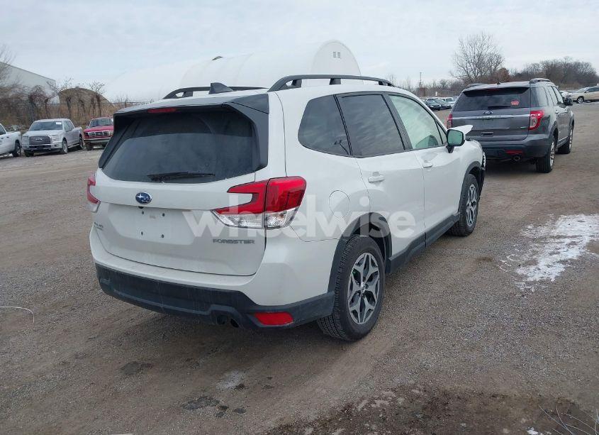 Photo 4 of 2024 Subaru Forester PREMIUM (VIN JF2SKADC1RH428768)