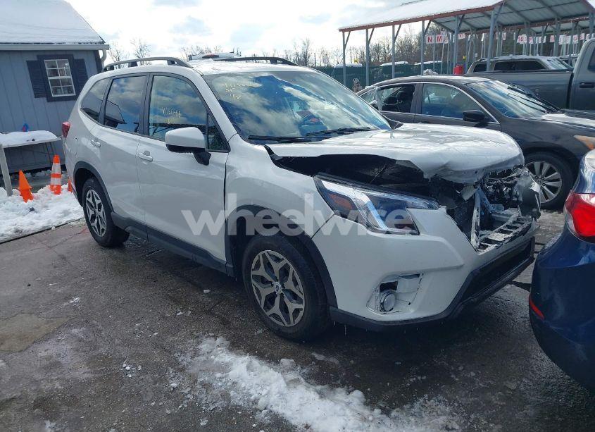 2022 Subaru Forester PREMIUM (VIN JF2SKADC3NH442469) main photo