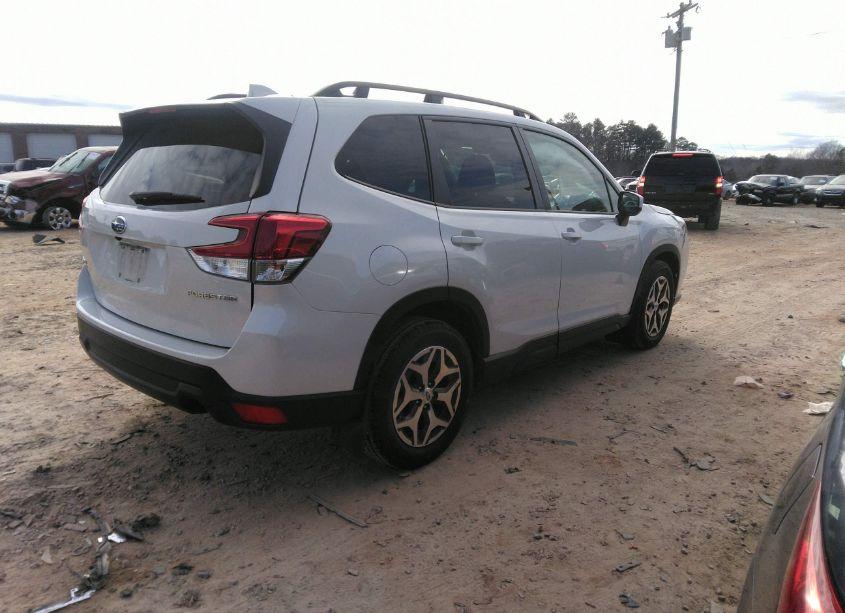 Photo 4 of 2022 Subaru Forester PREMIUM (VIN JF2SKADC3NH483605)