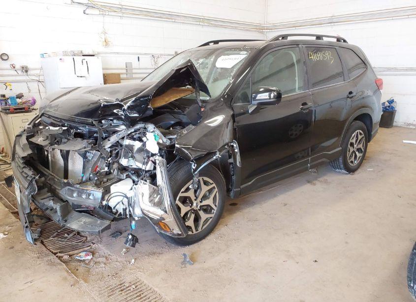 Photo 2 of 2024 Subaru Forester PREMIUM (VIN JF2SKADC3RH449623)