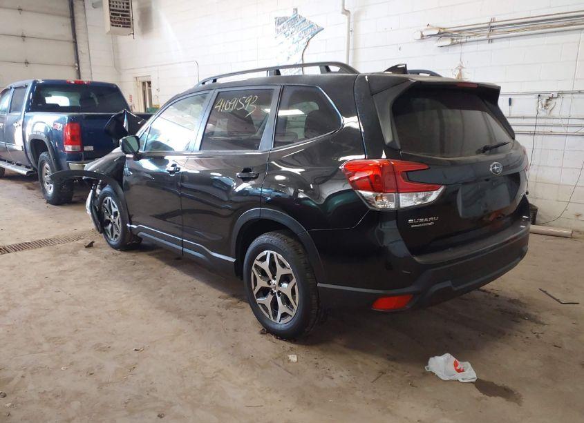 Photo 3 of 2024 Subaru Forester PREMIUM (VIN JF2SKADC3RH449623)