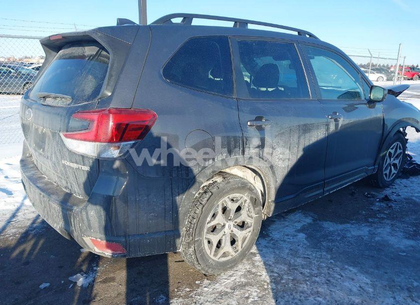 Photo 4 of 2022 Subaru Forester PREMIUM (VIN JF2SKADC5NH413331)