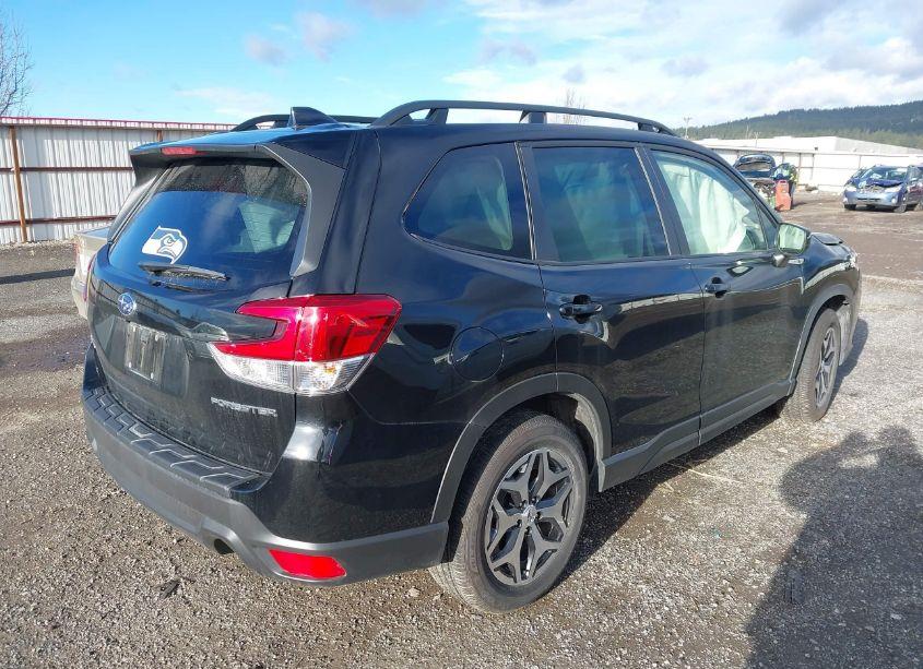 Photo 4 of 2023 Subaru Forester PREMIUM (VIN JF2SKADC5PH483690)