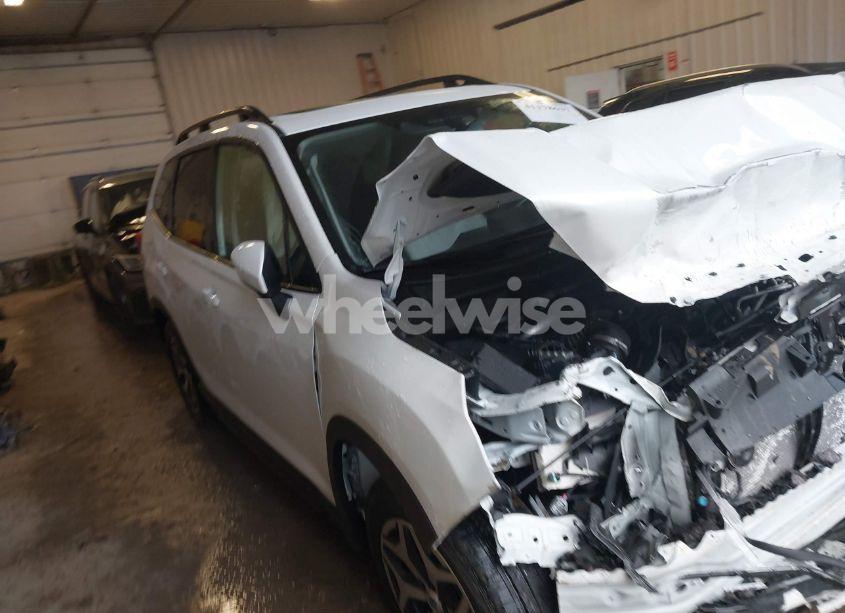 Photo 13 of 2024 Subaru Forester PREMIUM (VIN JF2SKADC5RH491467)