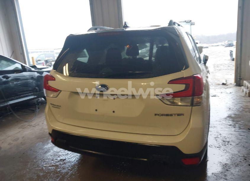 Photo 16 of 2024 Subaru Forester PREMIUM (VIN JF2SKADC5RH491467)