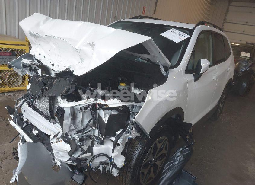 Photo 2 of 2024 Subaru Forester PREMIUM (VIN JF2SKADC5RH491467)