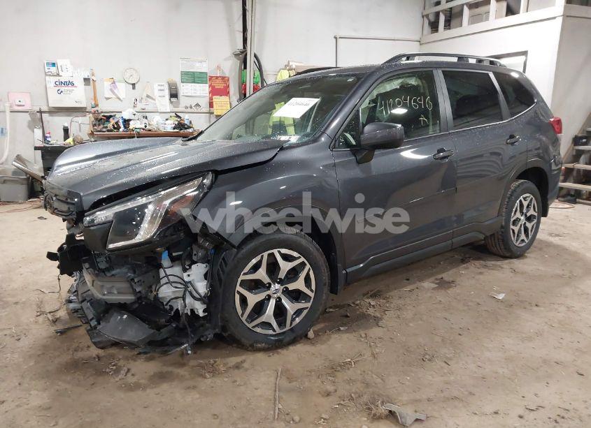 Photo 2 of 2022 Subaru Forester PREMIUM (VIN JF2SKADC8NH428079)