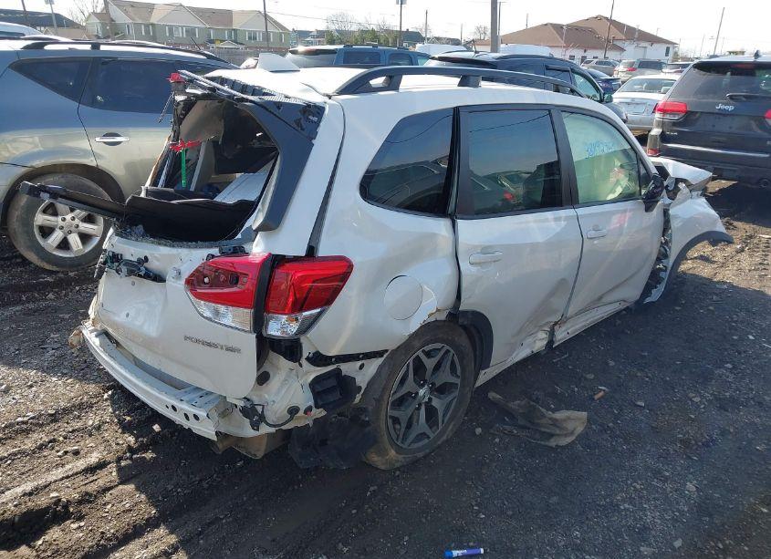 Photo 4 of 2022 Subaru Forester PREMIUM (VIN JF2SKADC9NH447319)