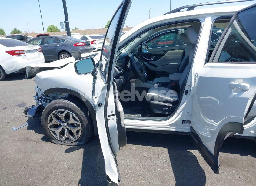 Photo 5 of 2023 Subaru Forester PREMIUM (VIN JF2SKADCXPH409956)