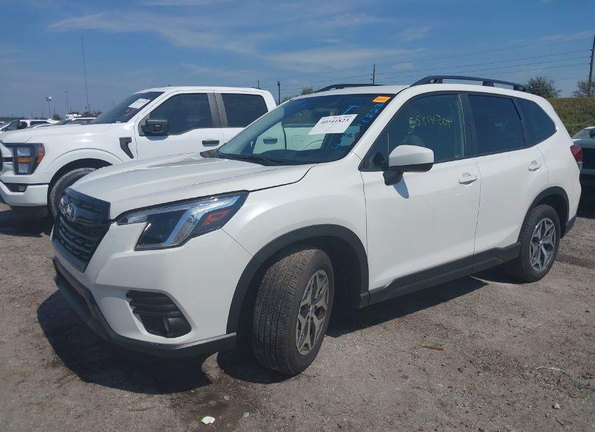 Photo 2 of 2023 Subaru Forester PREMIUM (VIN JF2SKADCXPH509880)