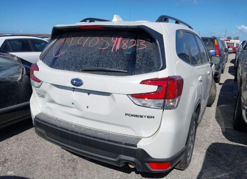 Photo 4 of 2023 Subaru Forester PREMIUM (VIN JF2SKADCXPH509880)