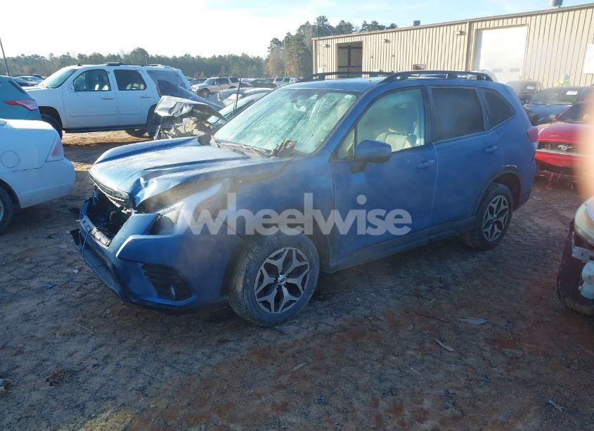 Photo 2 of 2024 Subaru Forester PREMIUM (VIN JF2SKADCXRH444516)