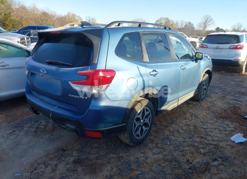 Photo 4 of 2024 Subaru Forester PREMIUM (VIN JF2SKADCXRH444516)