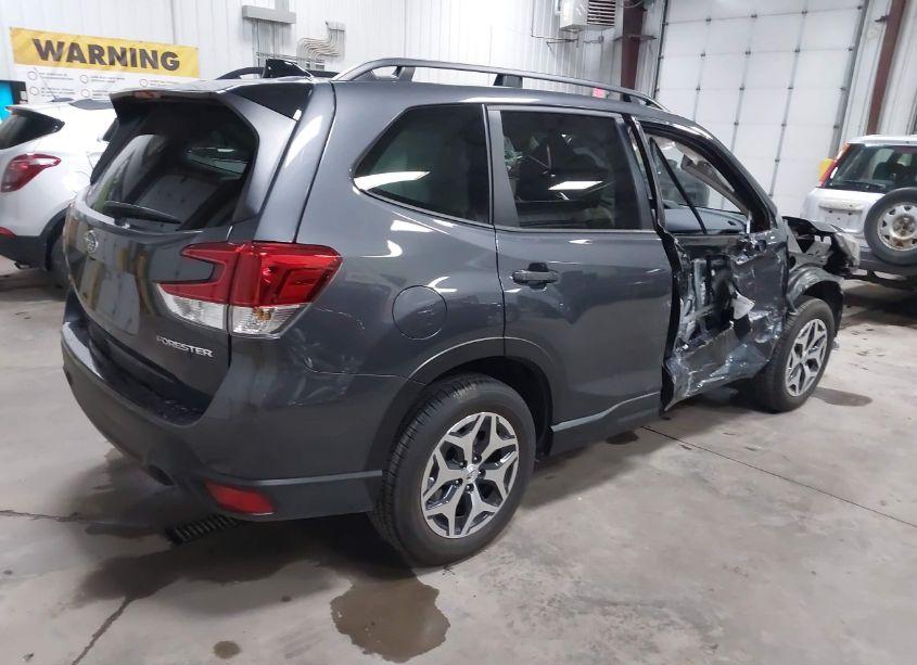 Photo 4 of 2024 Subaru Forester PREMIUM (VIN JF2SKADCXRH451630)