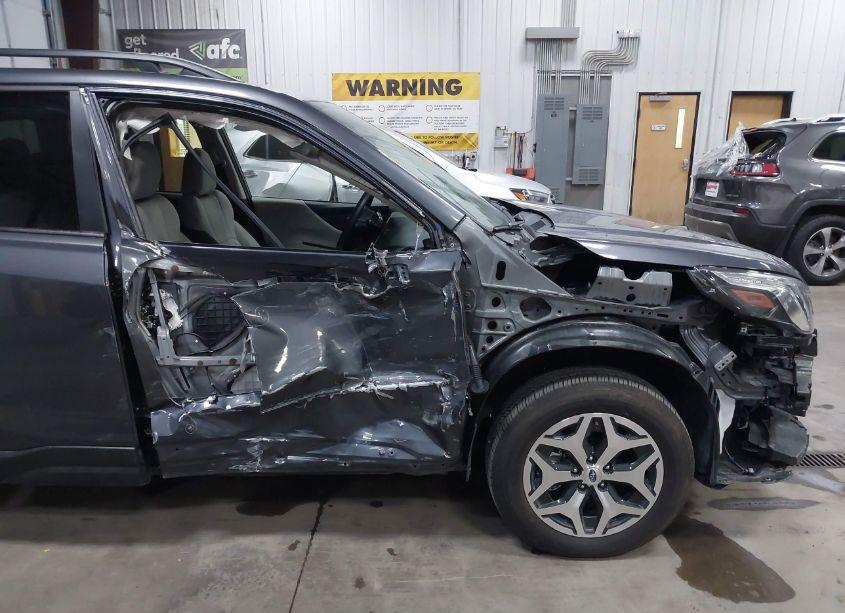 Photo 6 of 2024 Subaru Forester PREMIUM (VIN JF2SKADCXRH451630)