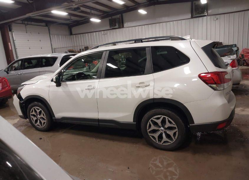 Photo 14 of 2019 Subaru Forester PREMIUM (VIN JF2SKAEC0KH547996)