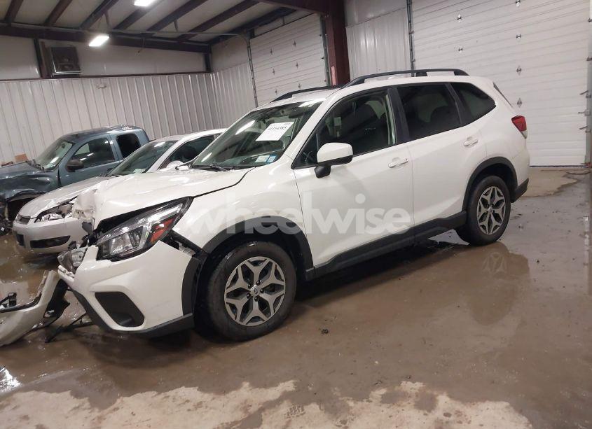 Photo 2 of 2019 Subaru Forester PREMIUM (VIN JF2SKAEC0KH547996)