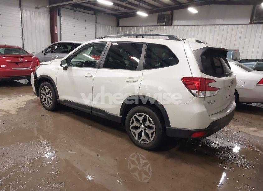 Photo 3 of 2019 Subaru Forester PREMIUM (VIN JF2SKAEC0KH547996)