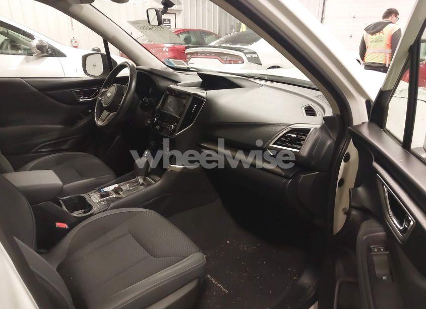 Photo 5 of 2019 Subaru Forester PREMIUM (VIN JF2SKAEC0KH547996)