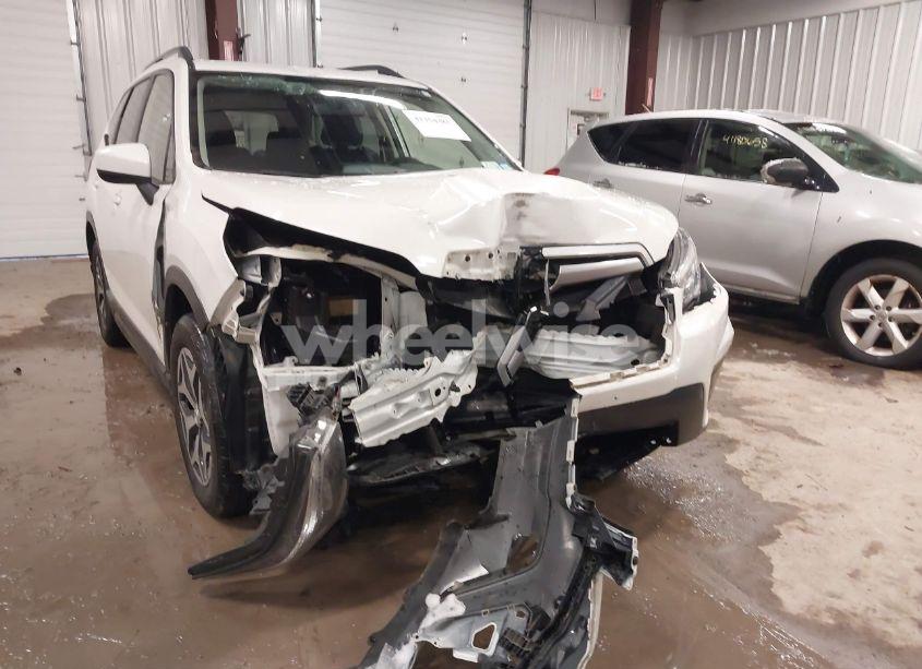 Photo 6 of 2019 Subaru Forester PREMIUM (VIN JF2SKAEC0KH547996)