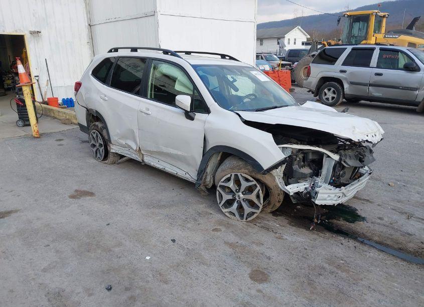 2022 Subaru Forester PREMIUM (VIN JF2SKAEC0NH483611) main photo